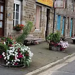 French Village Living * Saint-Fraimbault-sur-Pisse